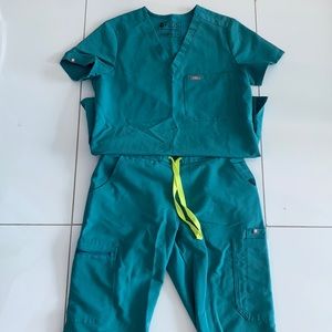 Figs marine scrub set xxs top xs petite pants